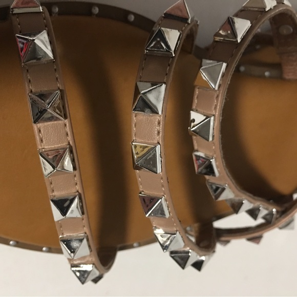 Steve Madden Sandals Flats Lodell Silver Sz 7 Spikes Like New worn once - Picture 6 of 9